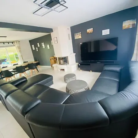 Avec Piscine Chauffée à Moins 1h30 De Paris Saint-Pierre-des-Fleurs